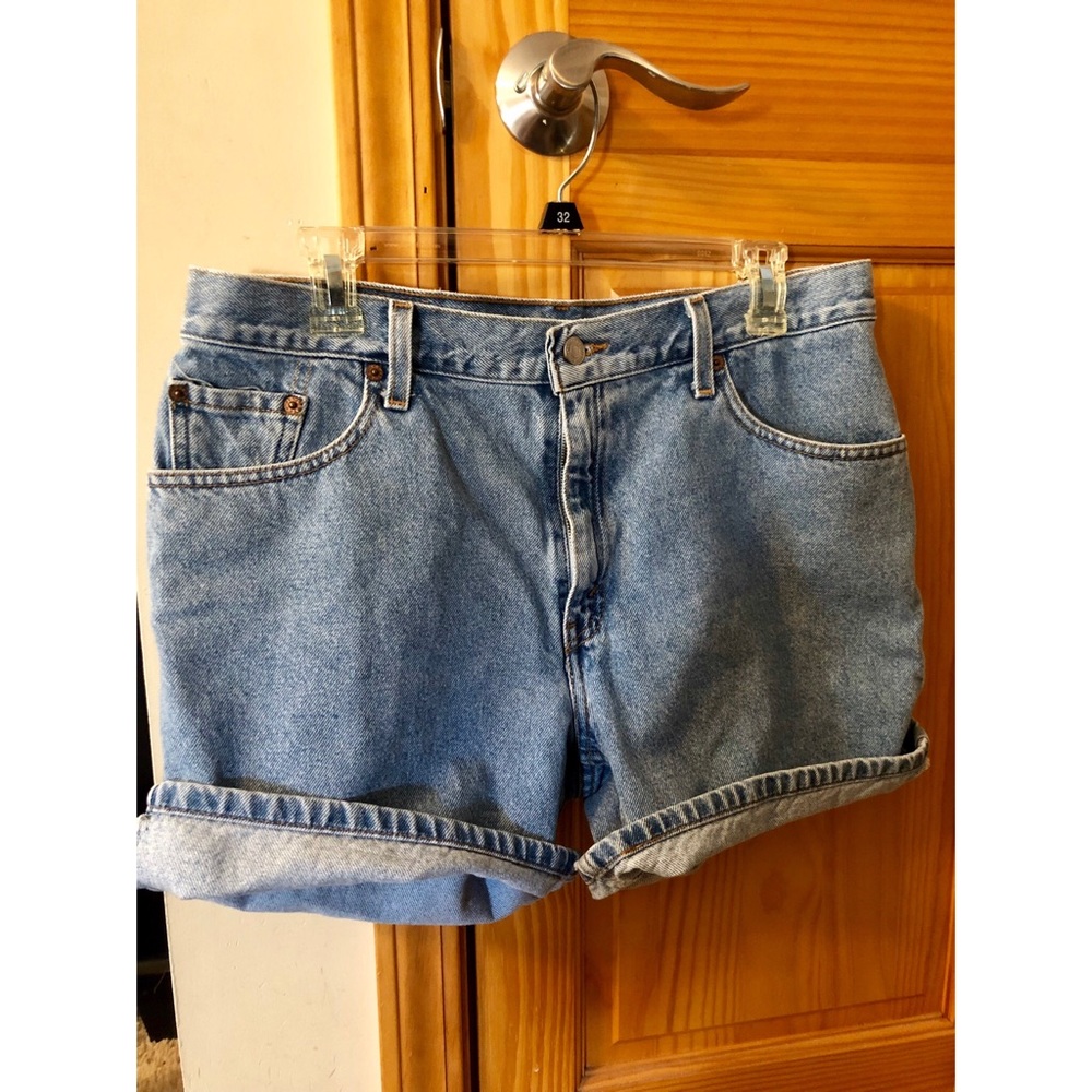 *reposh* vintage Levi high waisted shorts